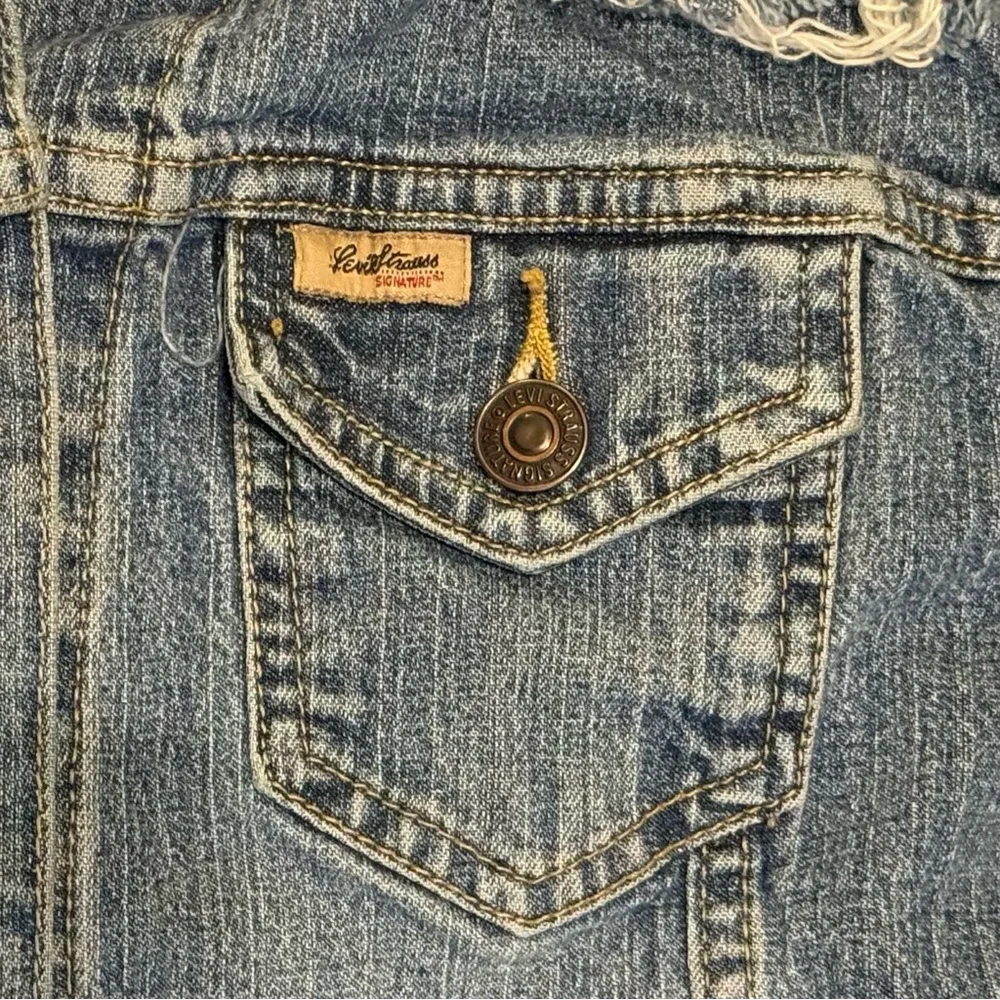 NEW Signature by Levi Stratus Heavy Distressed Rib Cage Denim Jacket Size Small - Picture 8 of 13